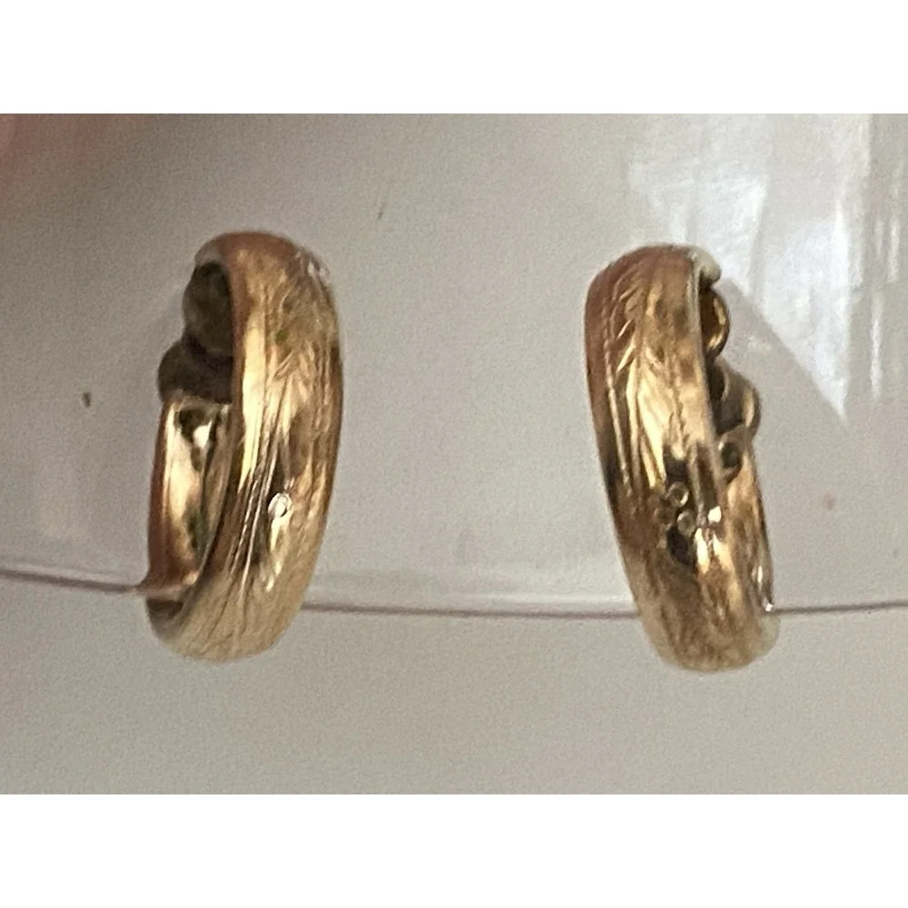 Vintage Etched Yellow Gold Tone Filled? Hoop Screw Back Earrings Huggie 1930-40s